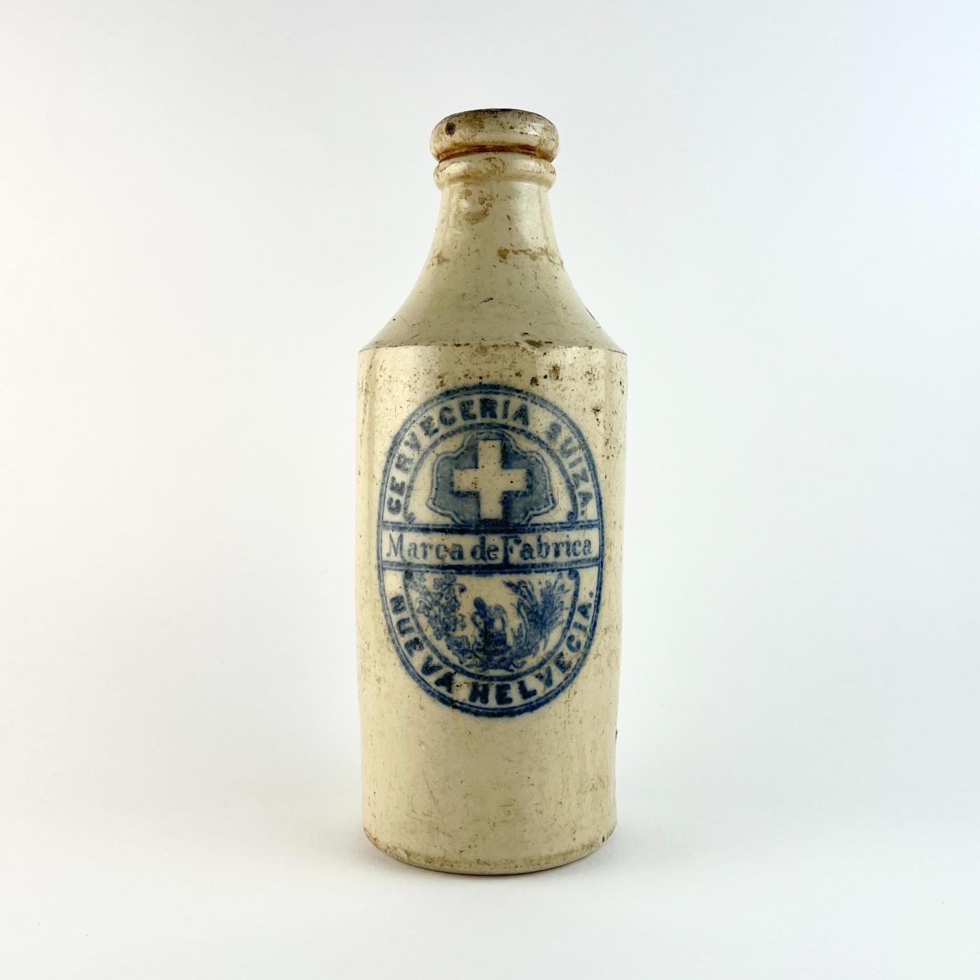 Botella de cerveza en gres