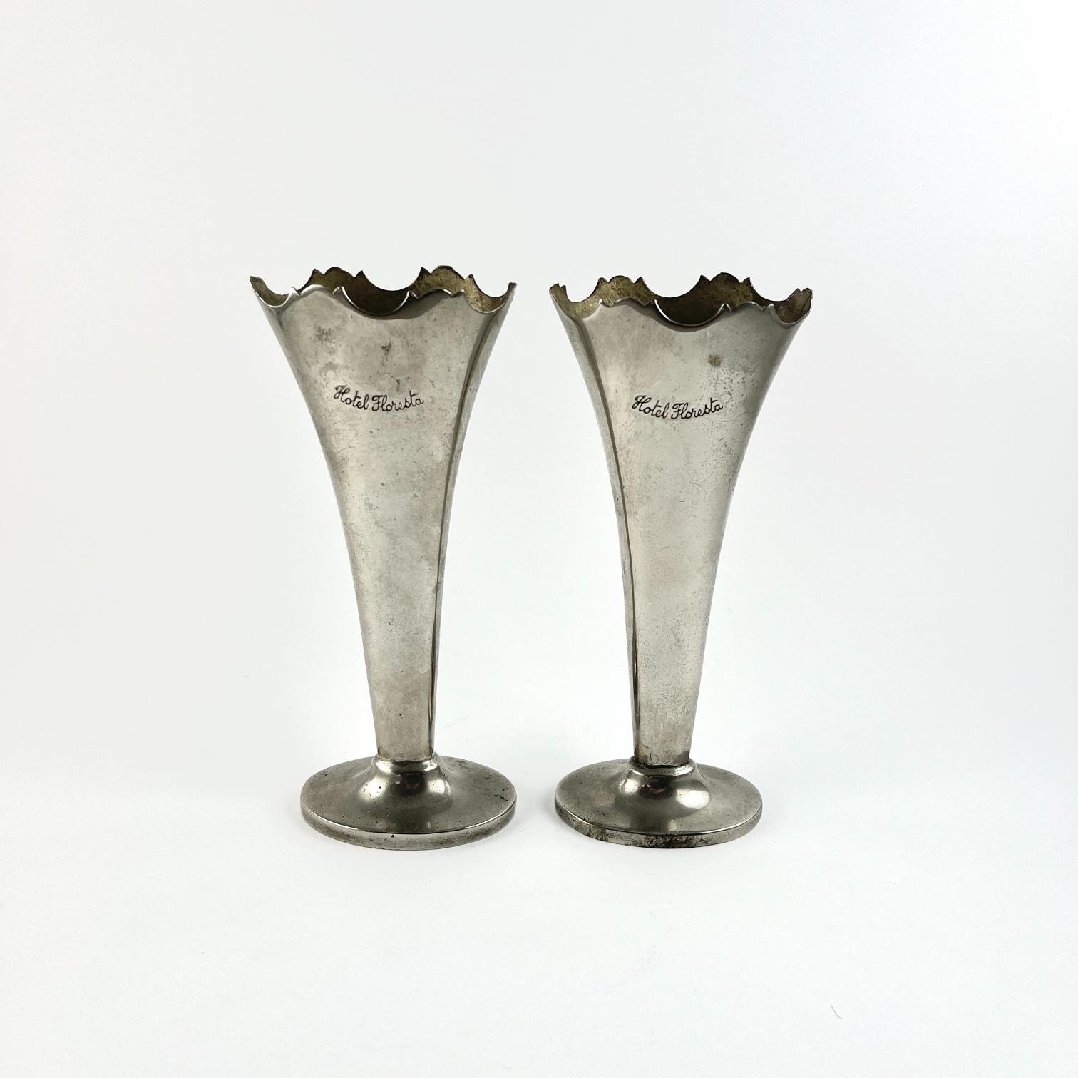 Par de violeteros "Hotel Floresta"