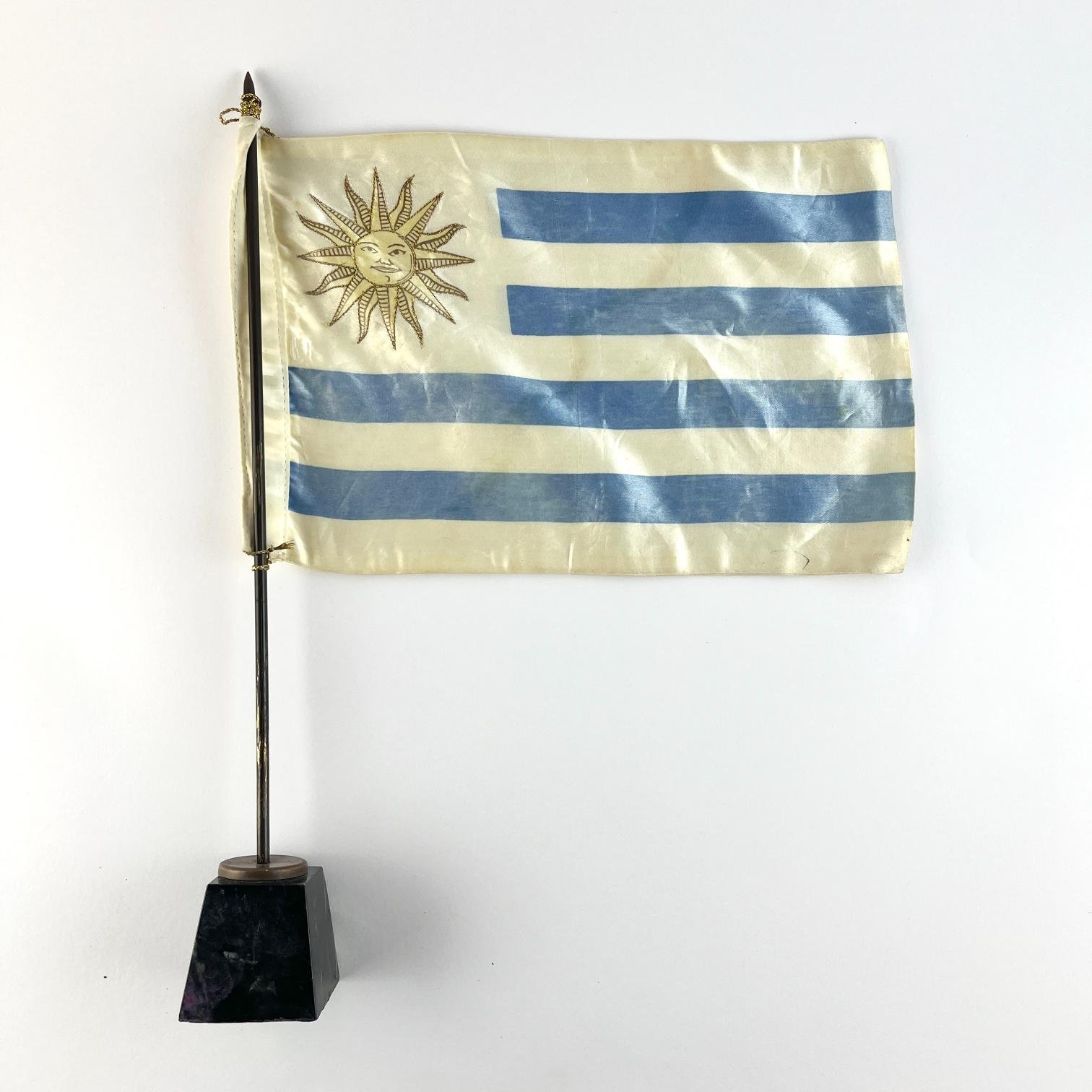 Pabellón uruguayo de escritorio