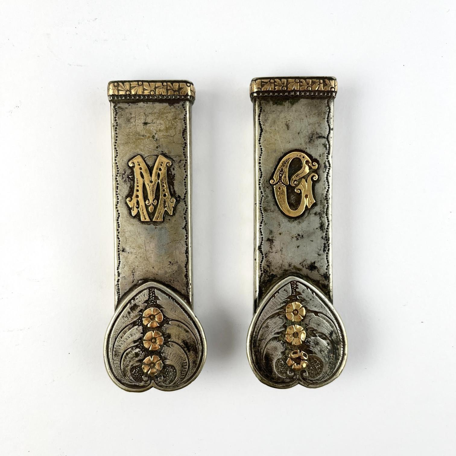 Par de pasadores en plata y oro