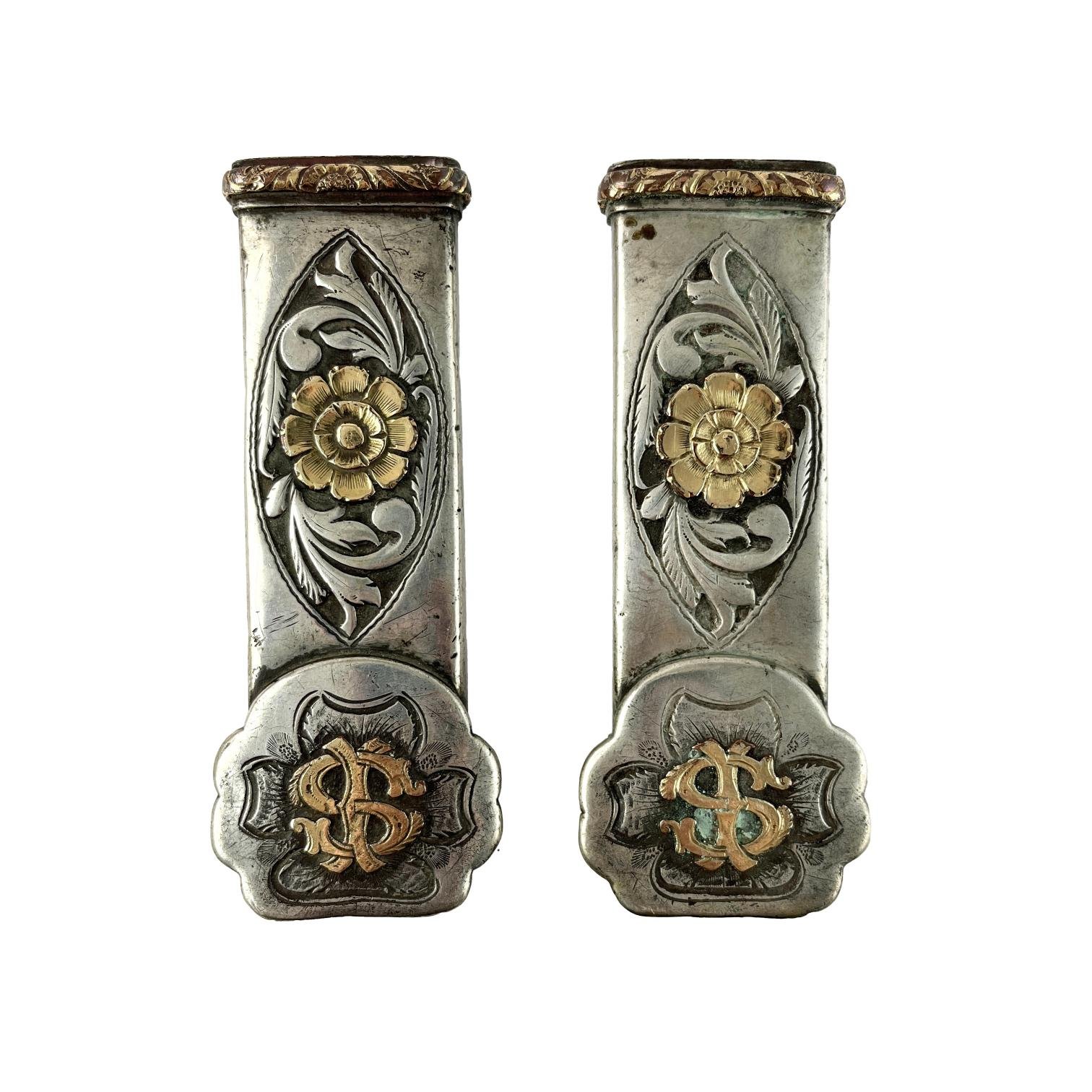 Par de pasadores en plata y oro