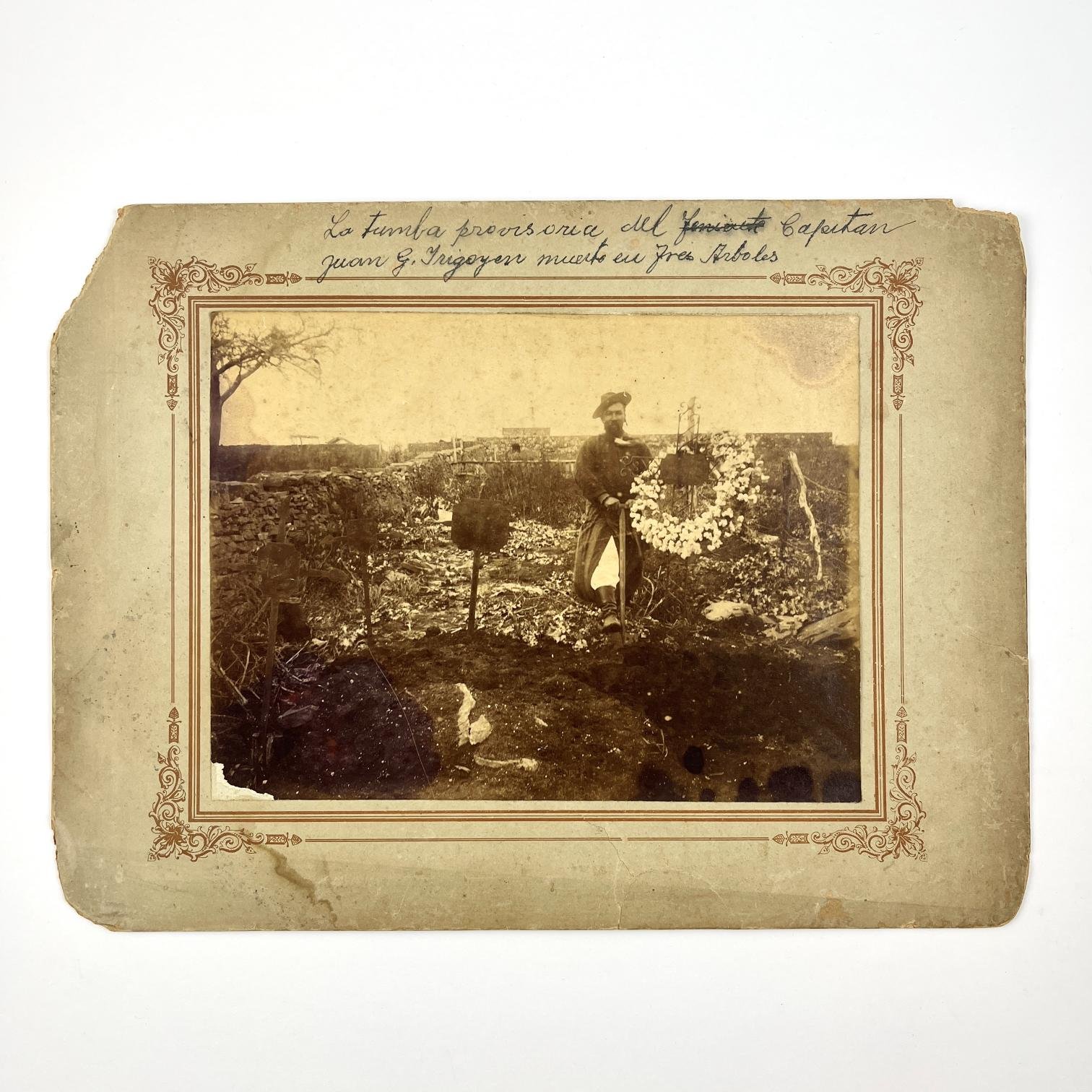 Fotografía "Tumba en Tres Árboles"