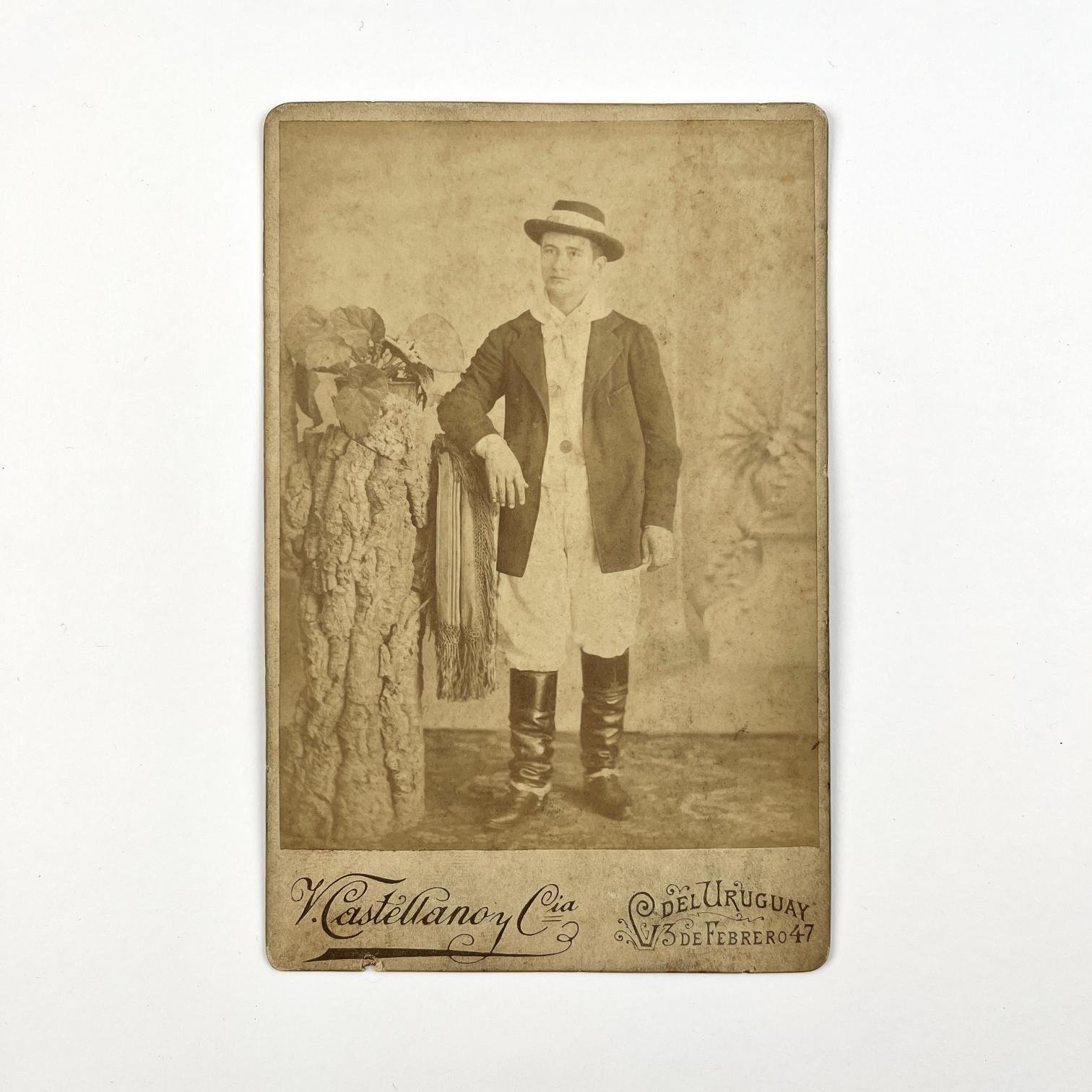 Fotografía gabinete "Alfredo Haefliger con divisa blanca"