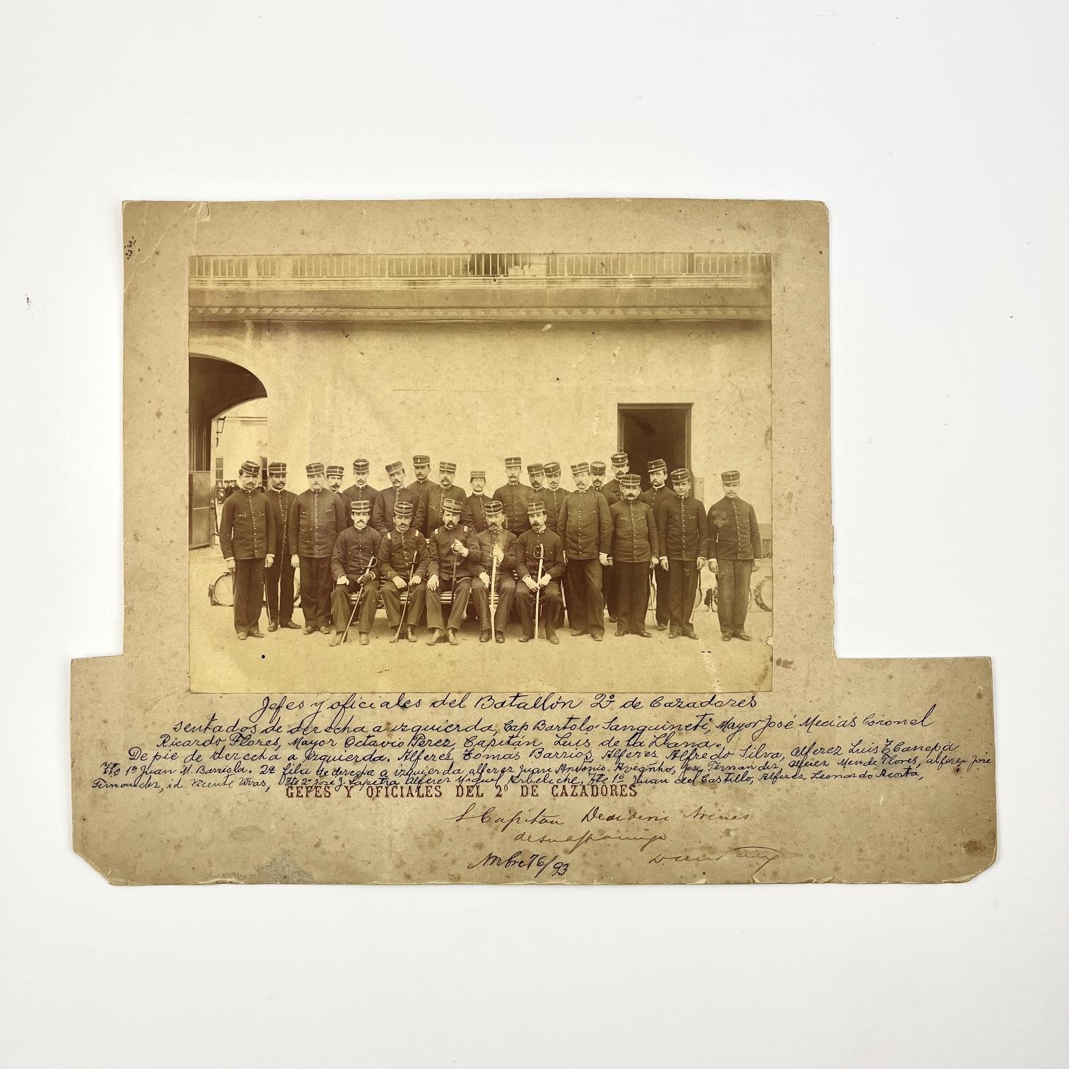 Fotografía "Gefes y Oficiales del 2o de Cazadores"