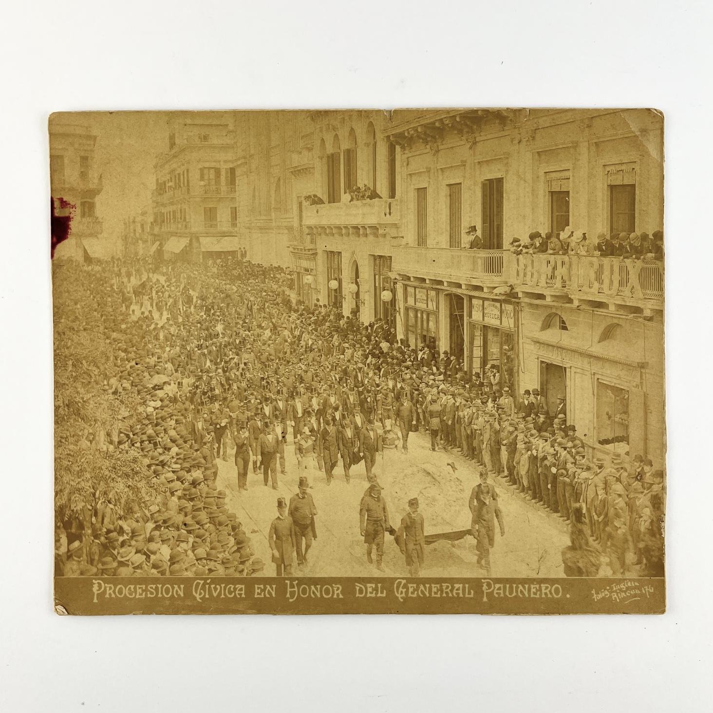 Fotografía "Procesión cívica en honor del General Paunero