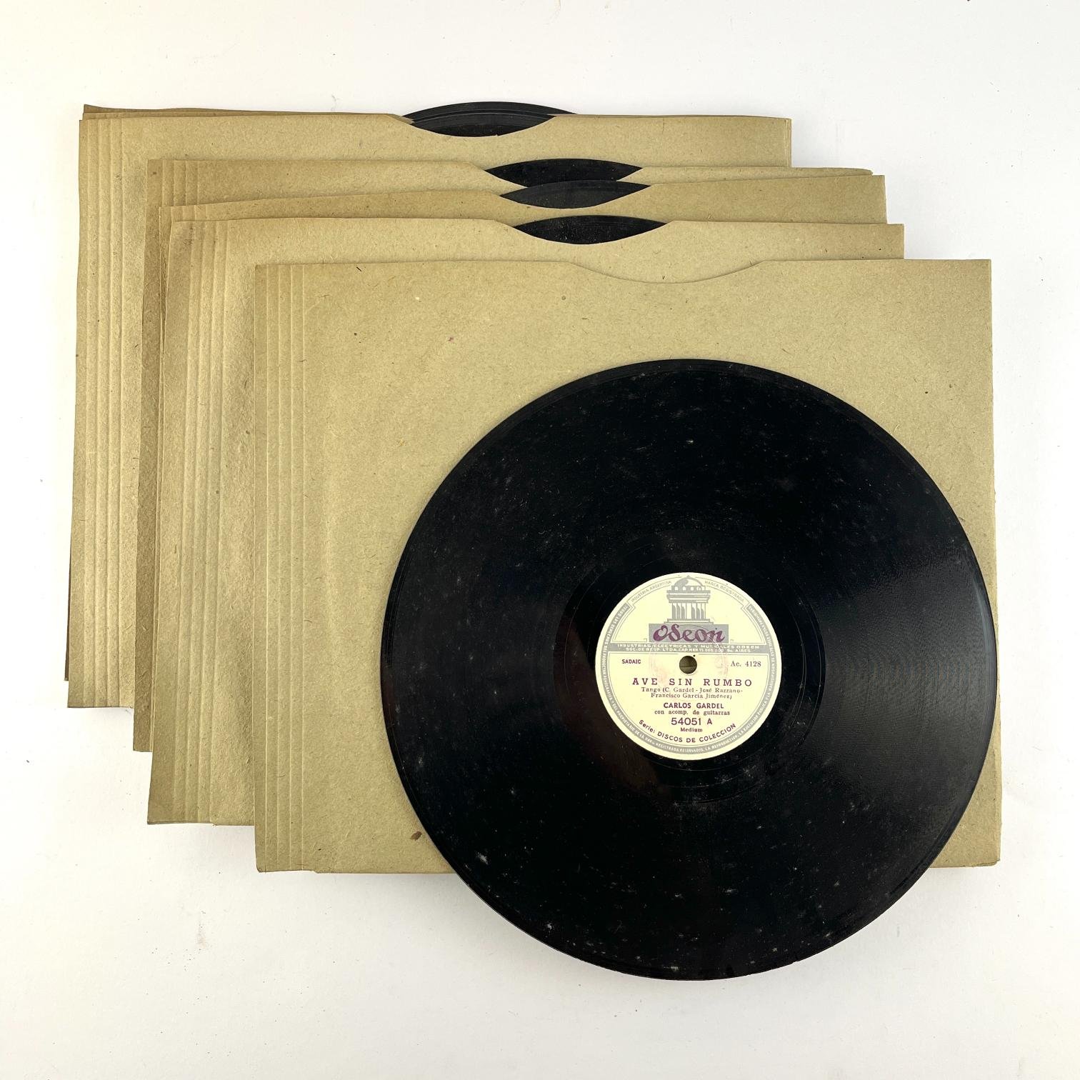 Colección de 800 discos de Carlos Gardel