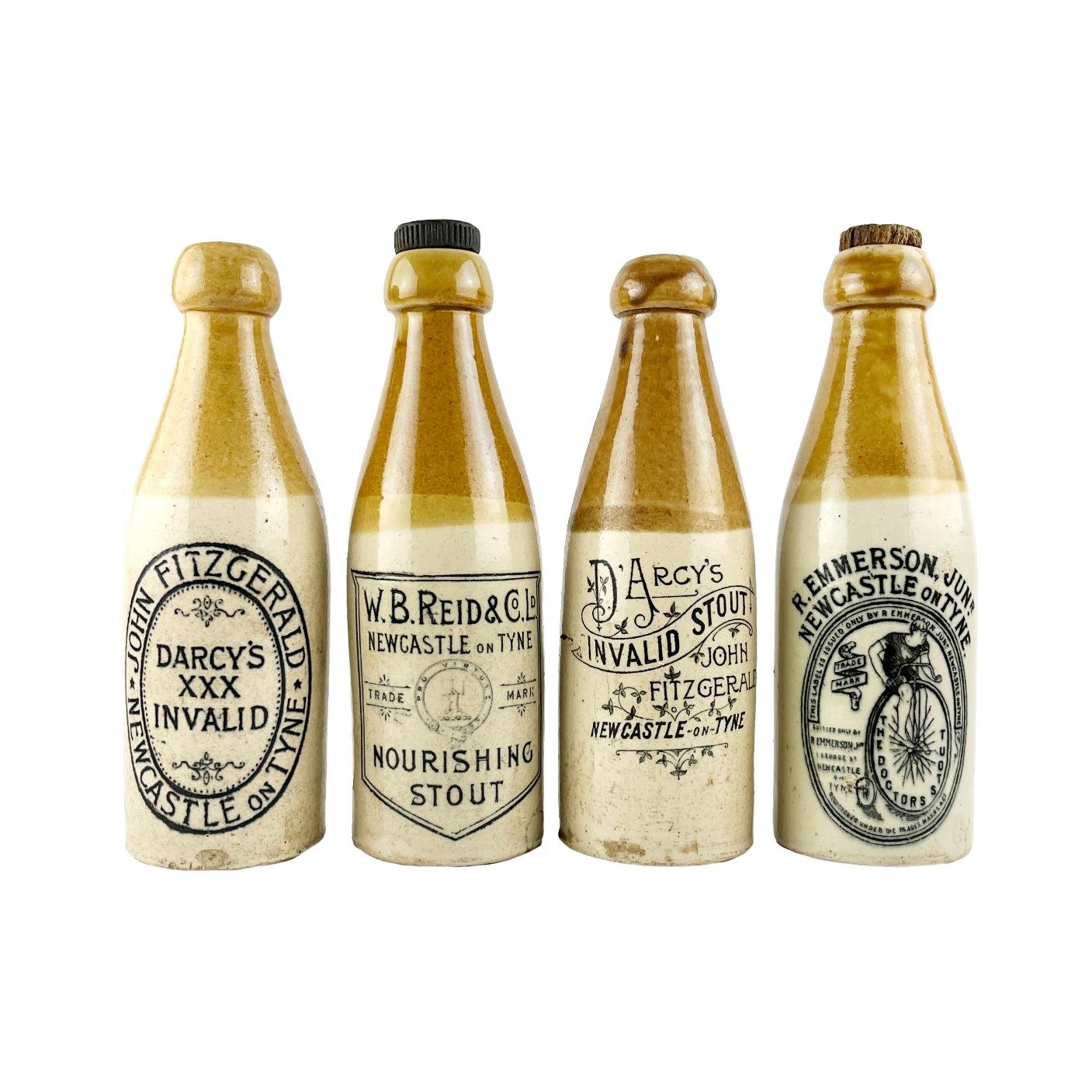 Cuatro botellas en gres